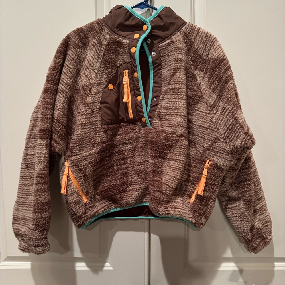NWT Hit the Slopes Printed Pullovers Size Small